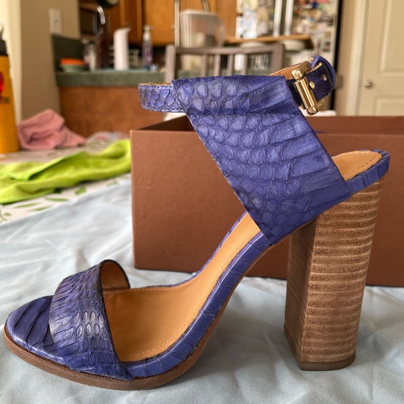 Coach Lexey Solid Snake skin embossed chunky heel sandals size 5.5 - Picture 2 of 12